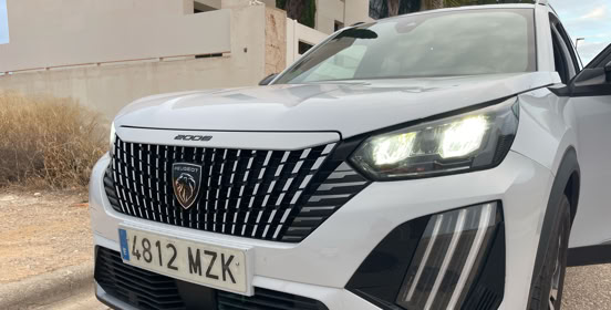 Der elegante Peugeot 2008  unter der NP NEARLY PERFECT Profi Lupe