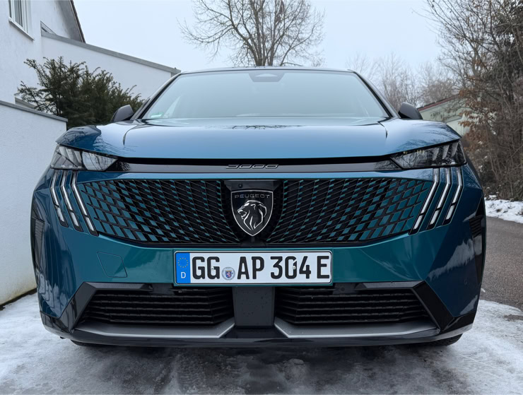 Bullig NP NEARLY PERFECT DER VOLLELEKTRISCHE PEUGEOT E-3008 GT UNTER DER NP PROFI LUPE