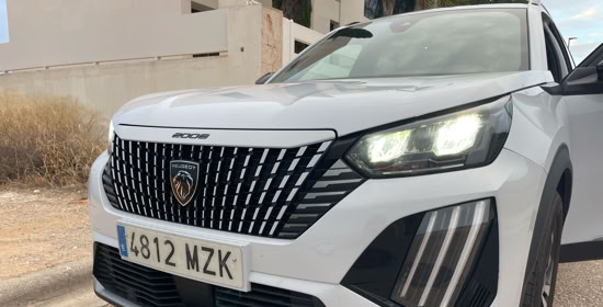 Der elegante Peugeot 2008  unter der NP NEARLY PERFECT Profi Lupe