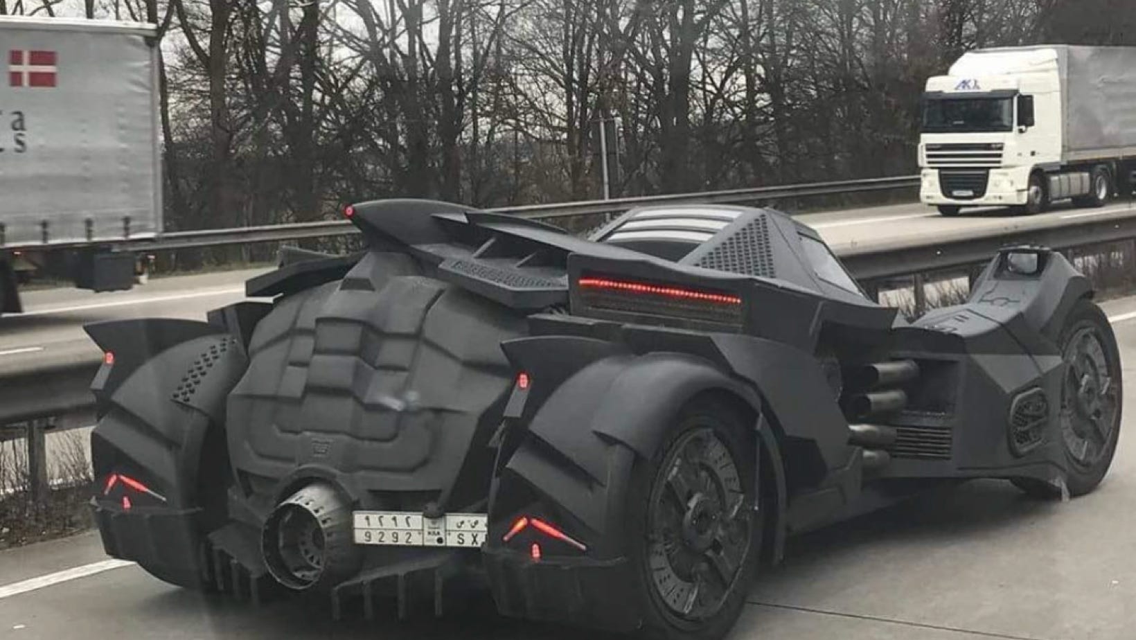 NPNEARLYPERFECT_NPKURIOSES_LAMBORGHINI_GALLARDO_BATMOBIL_STEALTHFIGHTER