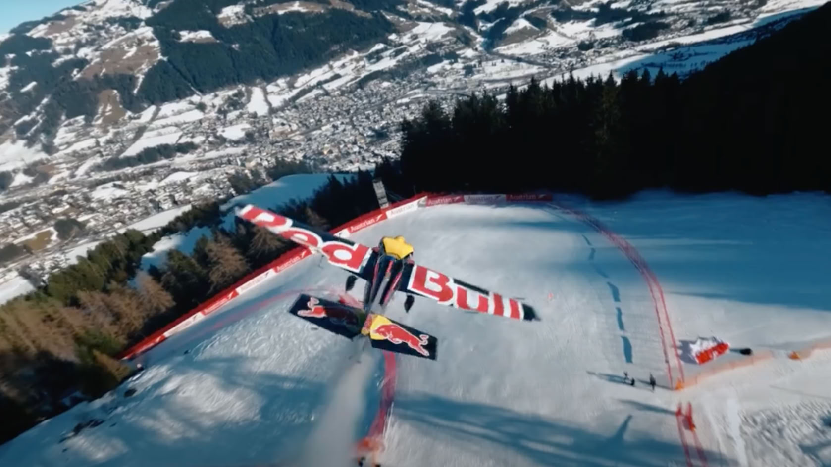 NP NEWS DANIEL COSTA MIT SEINER RED BULL ZIVKO EDGE AUF DER LEGÄNDEREN STREIF IN KITZBÜHEL