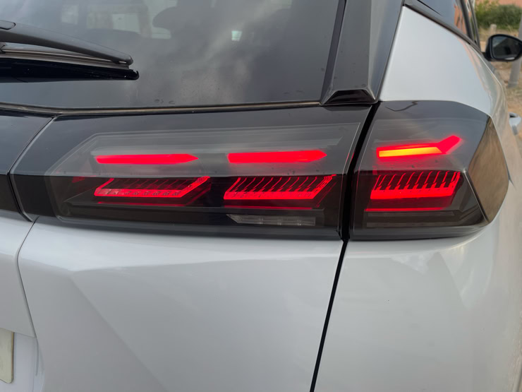 NP PEUGEOT 2008 NP PROFI LUPE NEARLY PERFECT