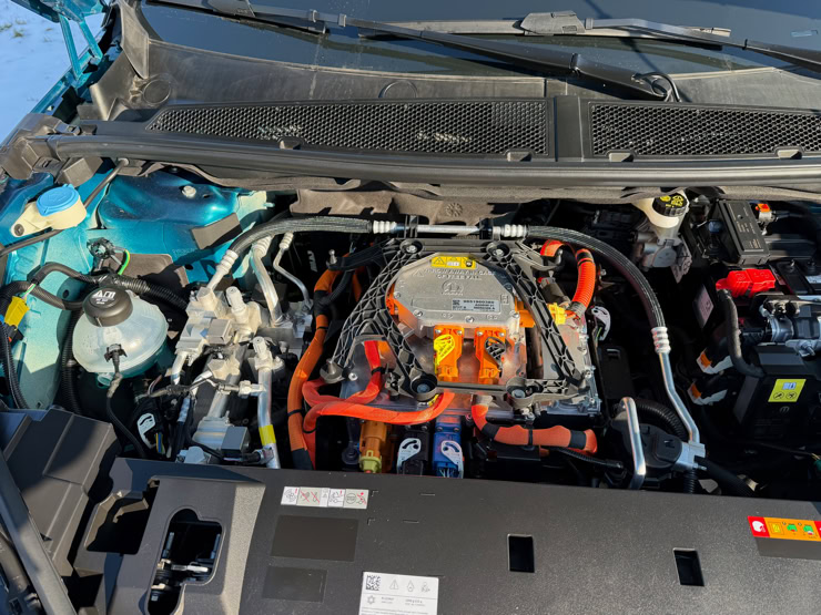 E TEchnik NP NEARLY PERFECT DER VOLLELEKTRISCHE PEUGEOT E-3008 GT UNTER DER NP PROFI LUPE