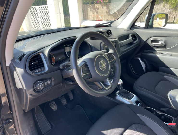 NP_NEARLY_PERFECT/NEARLY_PERFECT/NP/ARMIN_RUSCHEINSKY/NEARLY_PERFEFCT/JEEP_RENEGADE_INTERIEUR