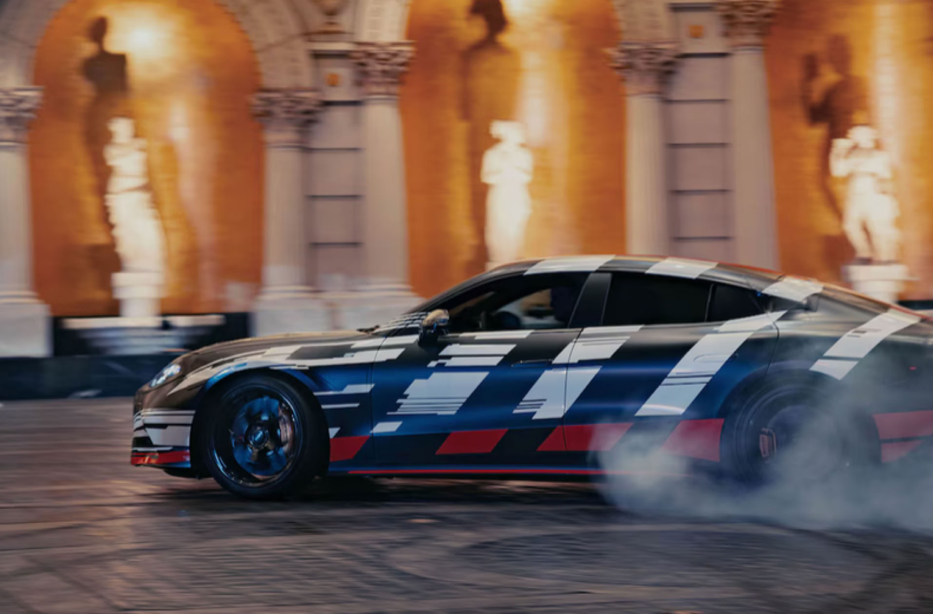 NP-NEARLY-PEFECT-NEWS-MERCEDES-AMG-AMGGT4TÜRER-GEORGERUSSELL-BRADPITT