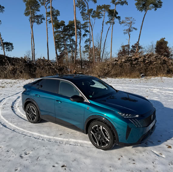 NP PEUGEOT-E3008GT  IM TEST   BEI NEARLY PERFECT